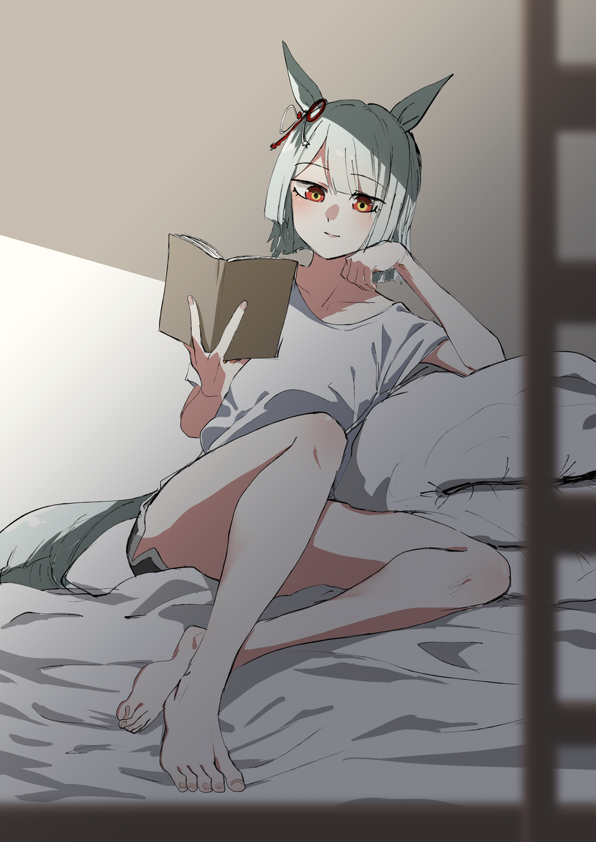 This is a pixiv picture whose title is 裸足でリラックスするマーチ.