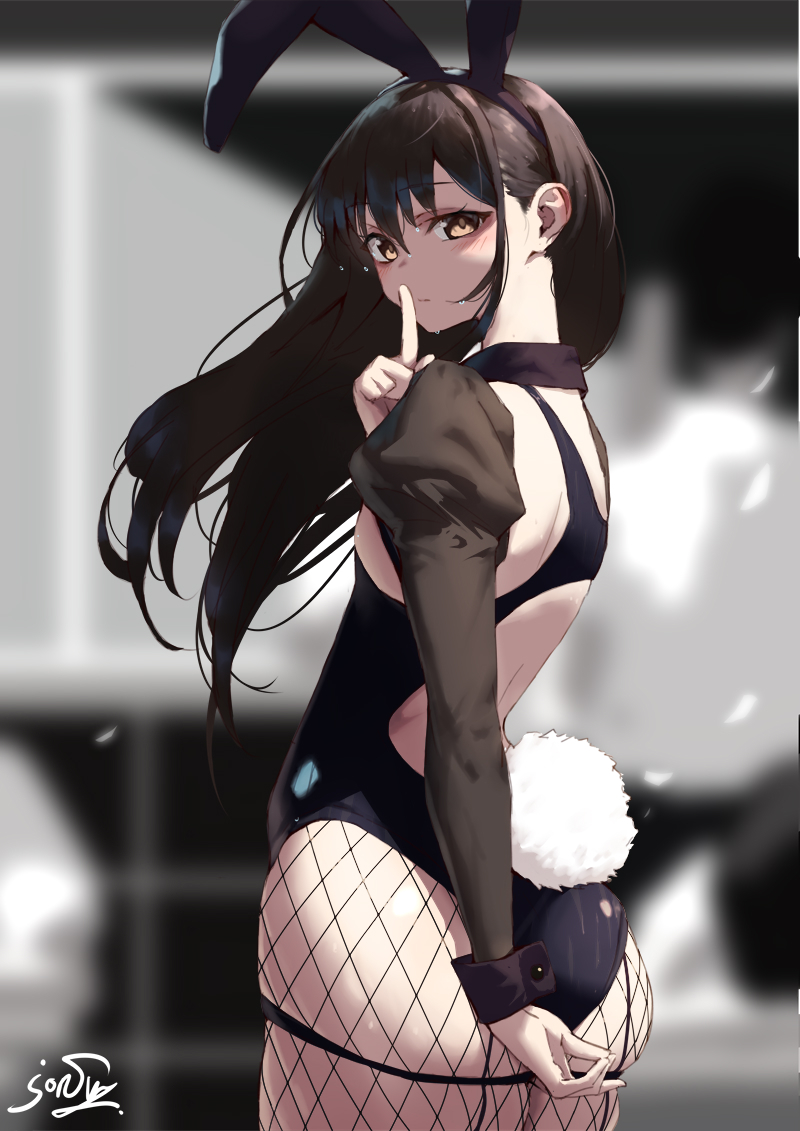 This is a pixiv picture whose title is 秘密の競泳バニー.