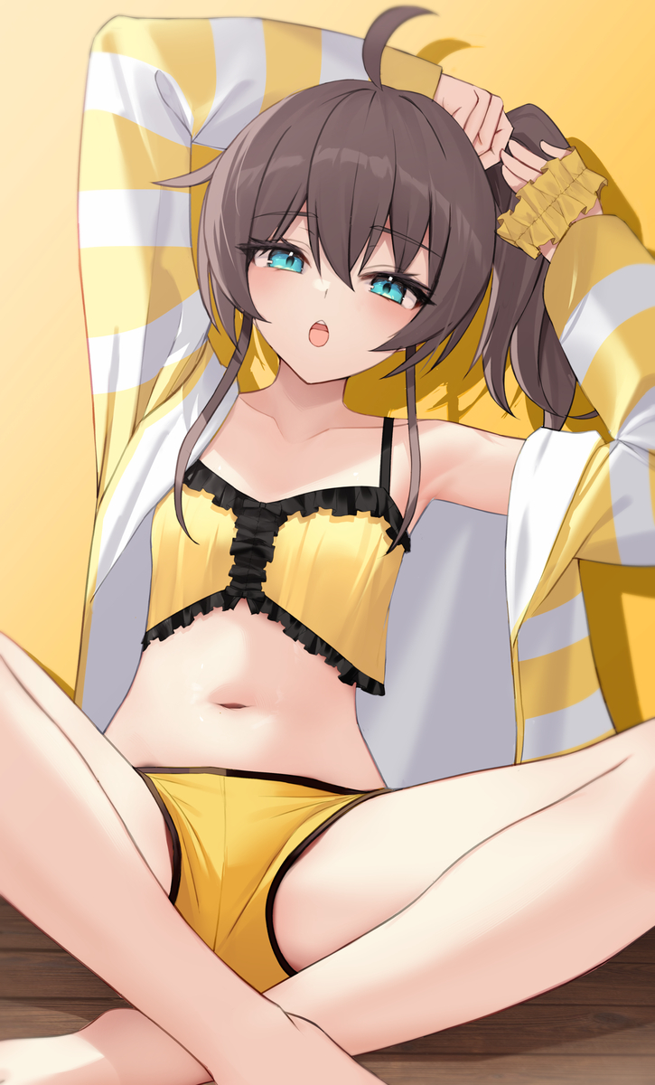 This is a pixiv picture whose title is 配信準備まつりちゃん.