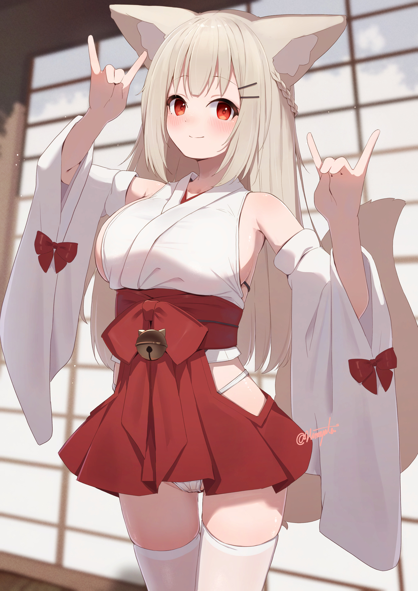 This is a pixiv picture whose title is 巫女きつねちゃん.