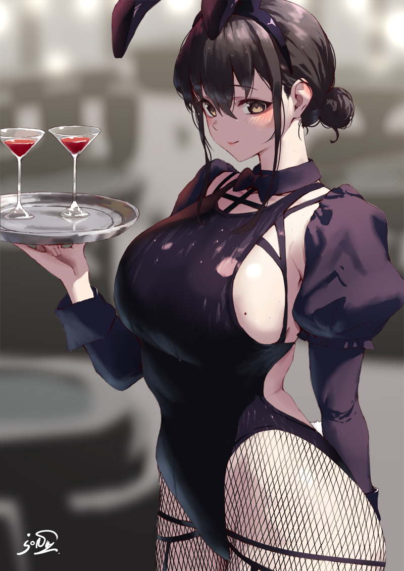 This is a pixiv picture whose title is 蠱惑の競泳バニー.