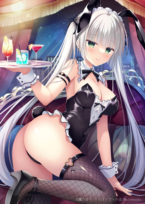 This is a pixiv picture whose title is ご主人様、お飲み物はいかがですか？🍸.