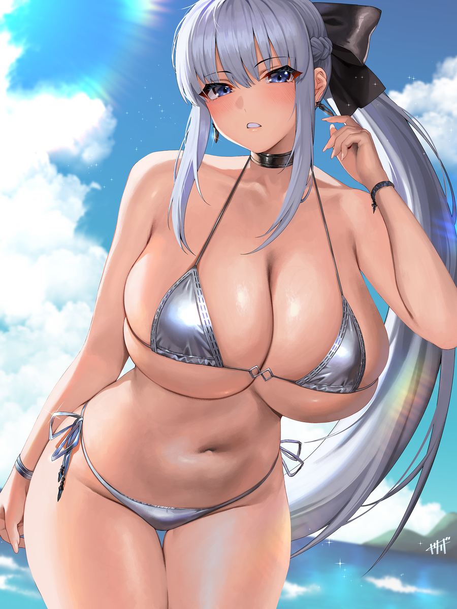 This is a pixiv picture whose title is 女王陛下のシルバービキニ.