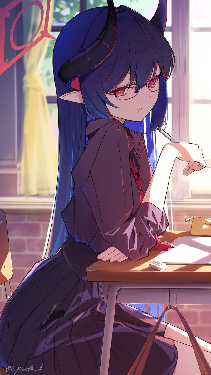 This is a pixiv picture whose title is 眼鏡チアキ.
