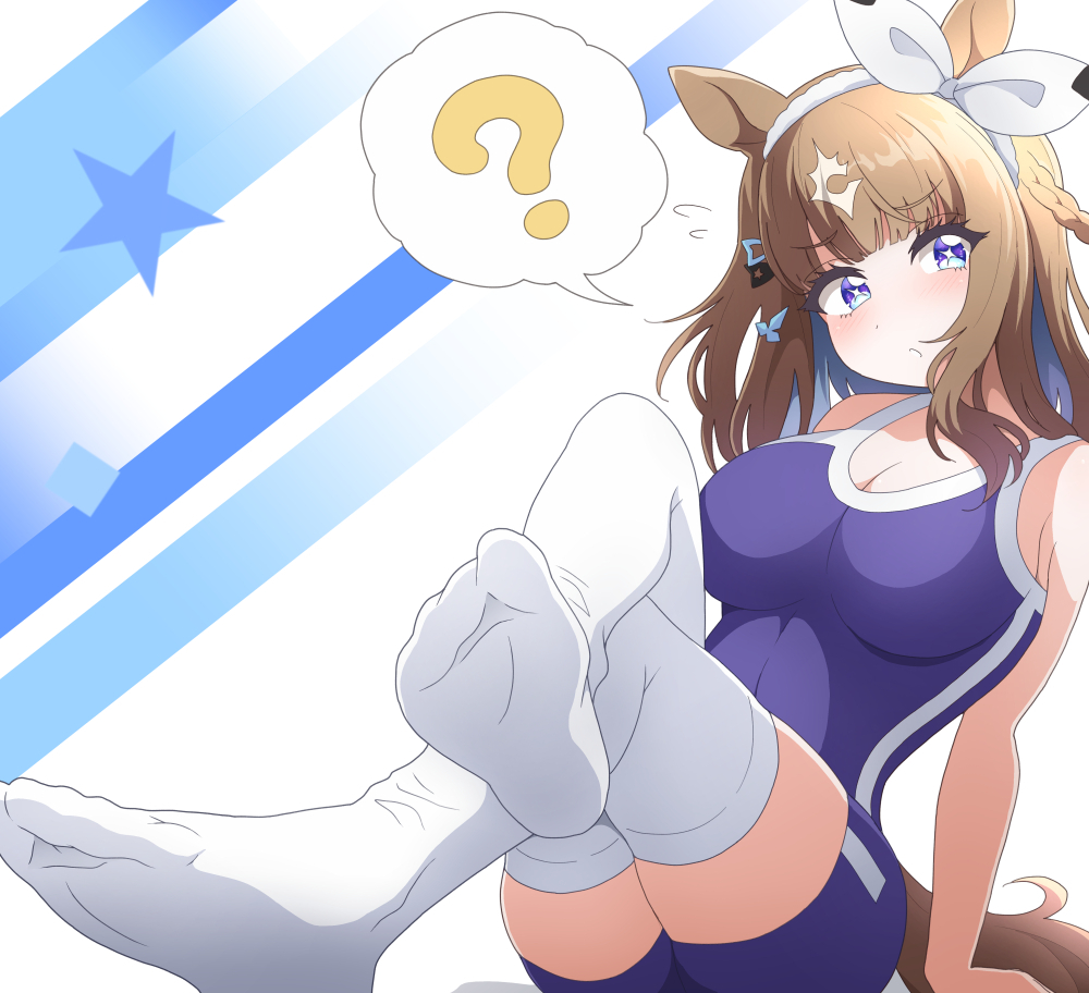 This is a pixiv picture whose title is スク水ニーソなアーモンドアイ.