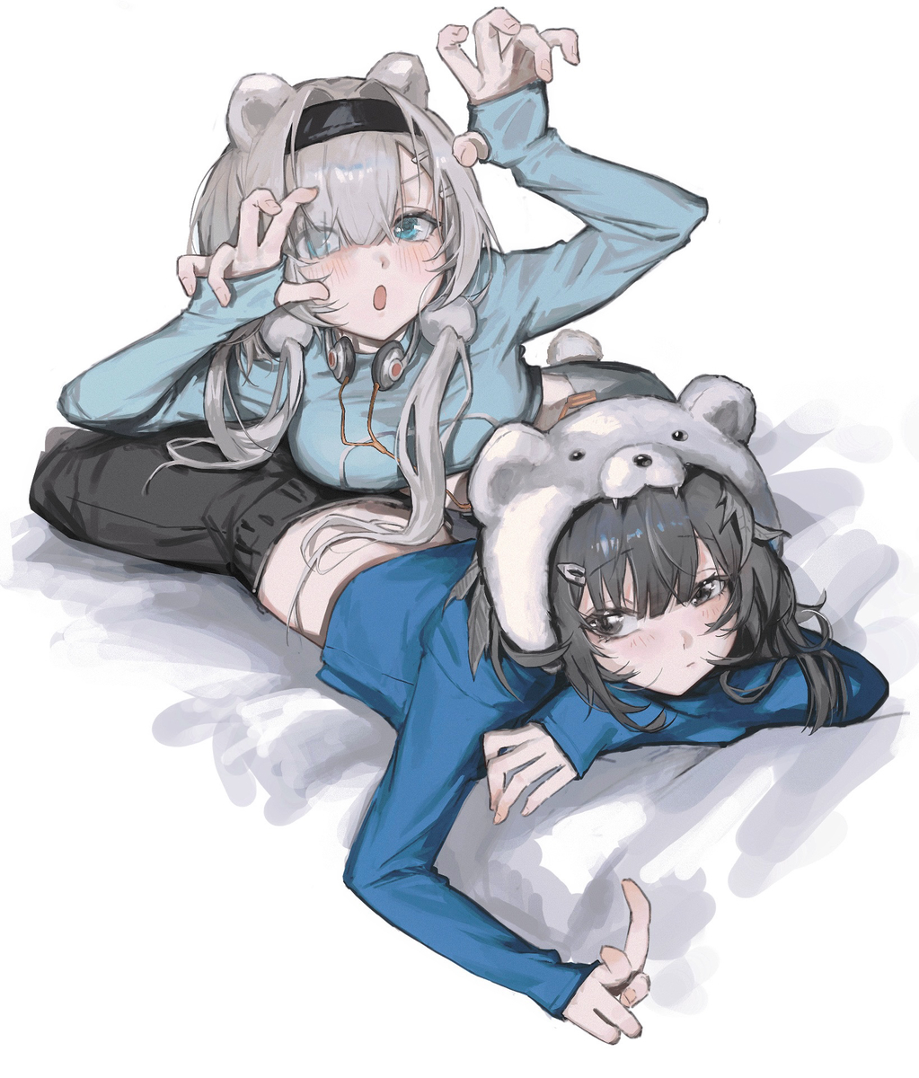 This is a pixiv picture whose title is 两小只.