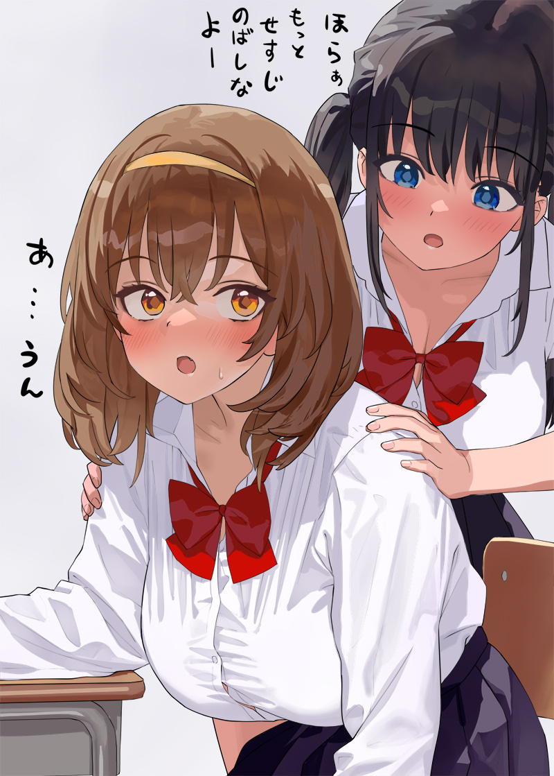 This is a pixiv picture whose title is 猫背をやめたらボタンが吹き飛んだ子（２枚）.