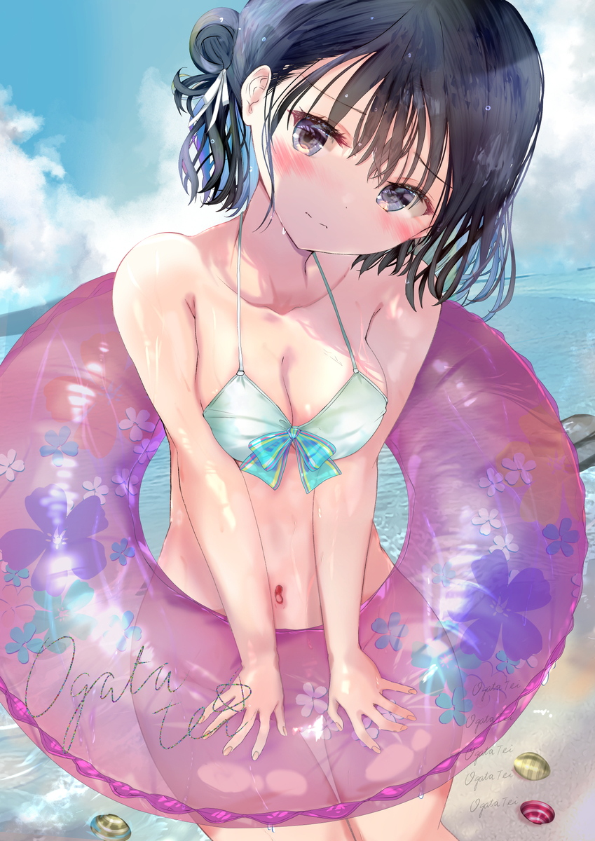This is a pixiv picture whose title is 水着が流されちゃった後輩ちゃん.