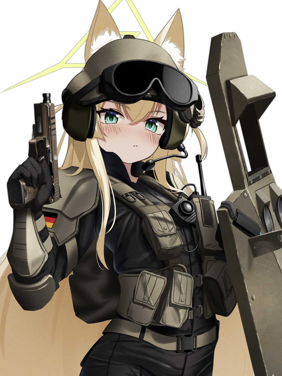 This is a pixiv picture whose title is クルミ(Pazerstärke uniform).