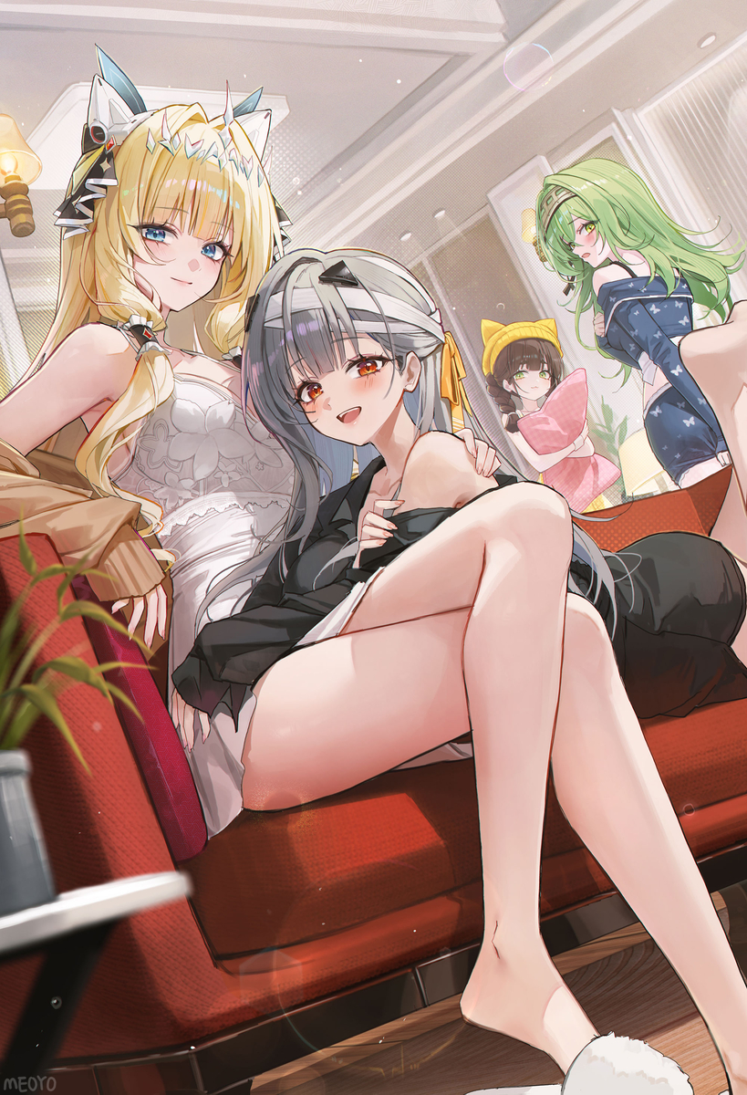 This is a pixiv picture whose title is クラウンと子たち.