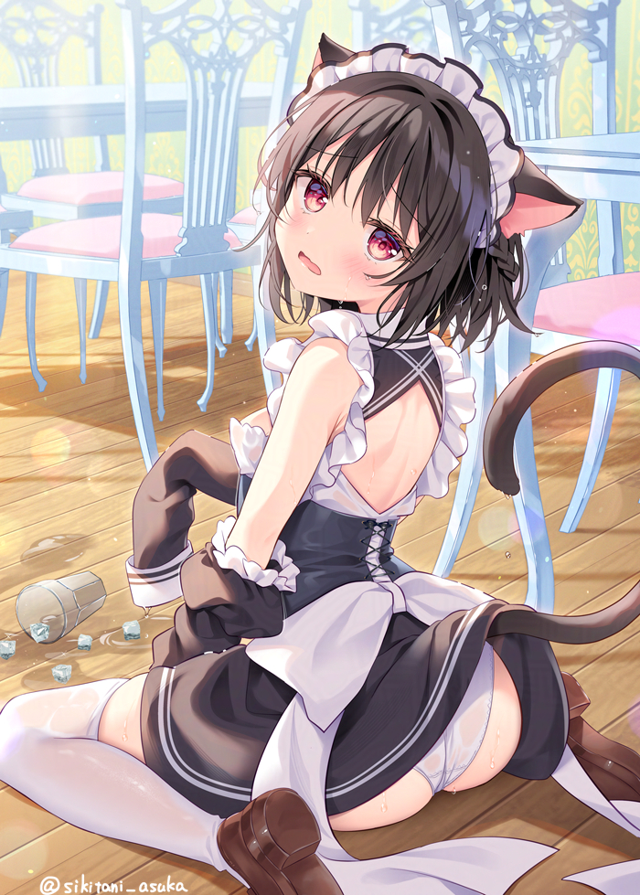 This is a pixiv picture whose title is 「お水こぼしちゃった…」.