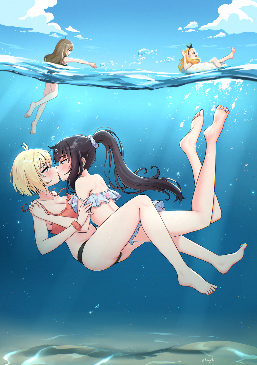This is a pixiv picture whose title is Sneaking Up a Kiss.
