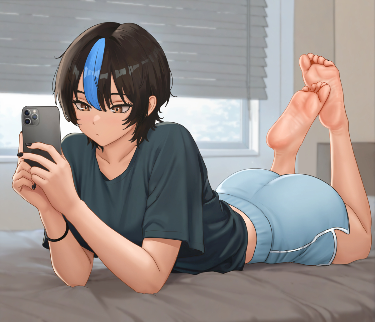 This is a pixiv picture whose title is ベッドでまったり自撮り.