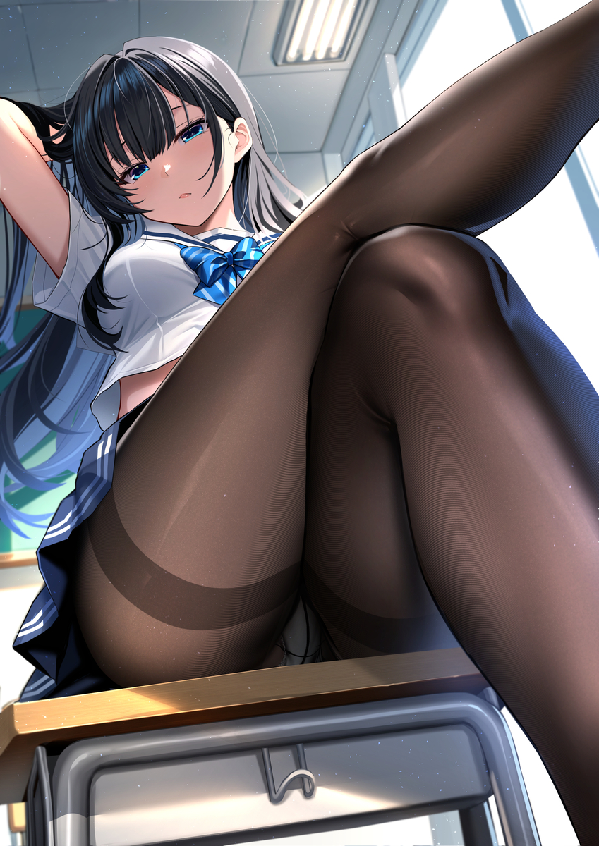 This is a pixiv picture whose title is 开学就坐在你桌子上的神秘少女  薪.