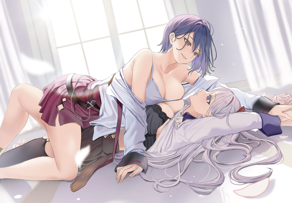 This is a pixiv picture whose title is コスプレ2巻発売.