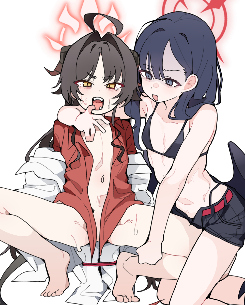 This is a pixiv picture whose title is 夏空の裏交渉.