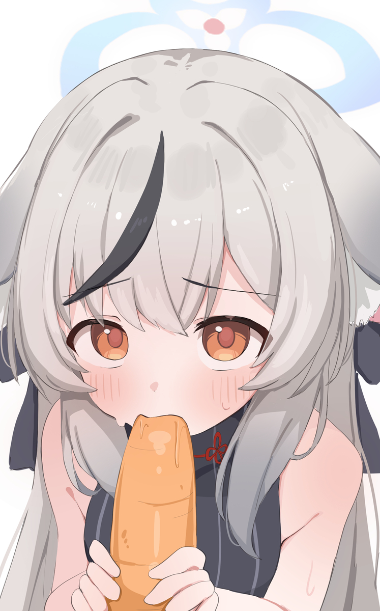 This is a pixiv picture whose title is にんじんを頑張って食べるココナちゃんの絵.