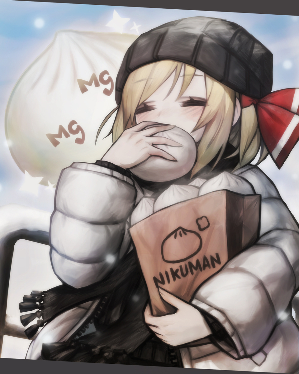 This is a pixiv picture whose title is 冬服ルーミアと肉まん.
