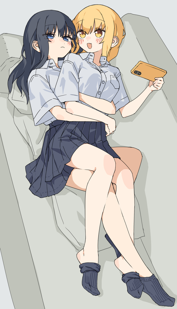 This is a pixiv picture whose title is いっしょに動画みよ？.