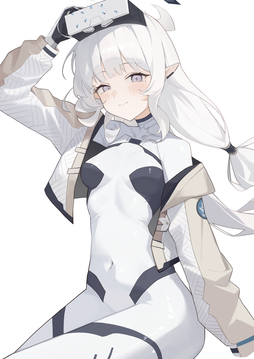 This is a pixiv picture whose title is 臨戦ヒマリ🤍.