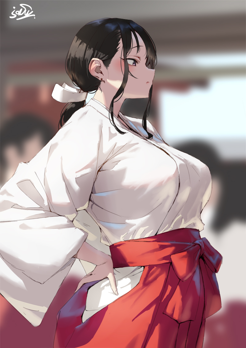 This is a pixiv picture whose title is スタイル盛られすぎてる巫女さん.