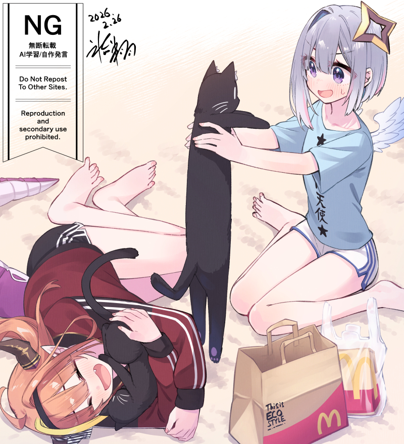 This is a pixiv picture whose title is 黒にゃんこの居る生活.