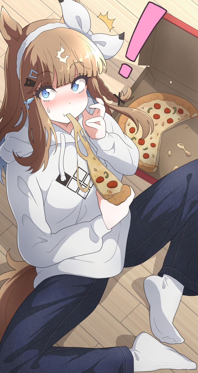 This is a pixiv picture whose title is トレーナーに隠れて宅配ピザを食べている所がバレたアーモンドアイ.