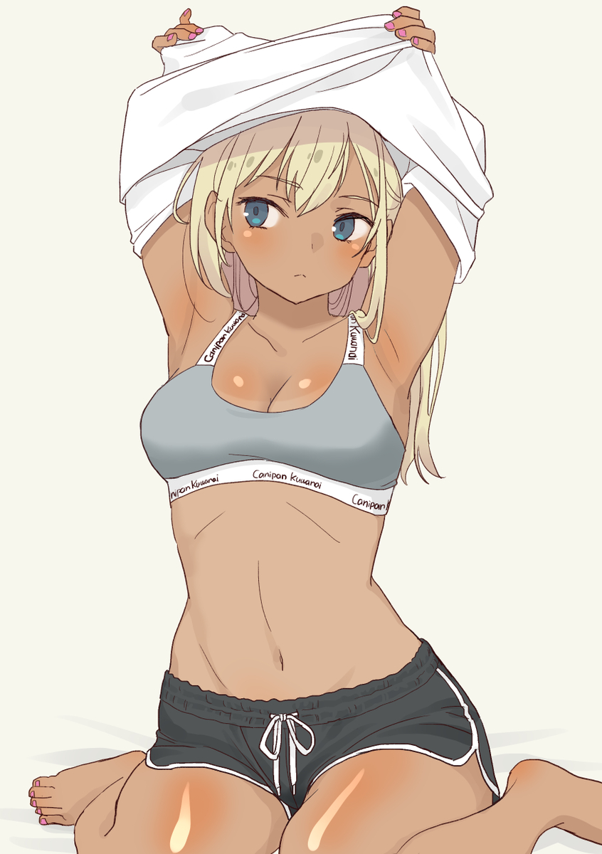 This is a pixiv picture whose title is 朝着替えギャル崎さん.