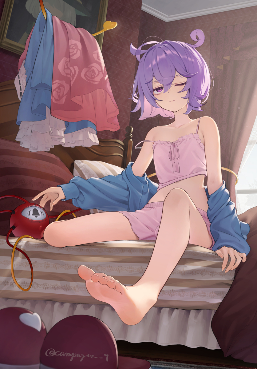 This is a pixiv picture whose title is 寝起き.