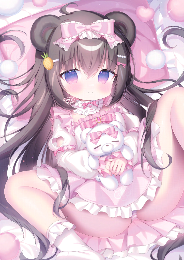 This is a pixiv picture whose title is くまさんとおやすみ🐻‍❄️🎀.