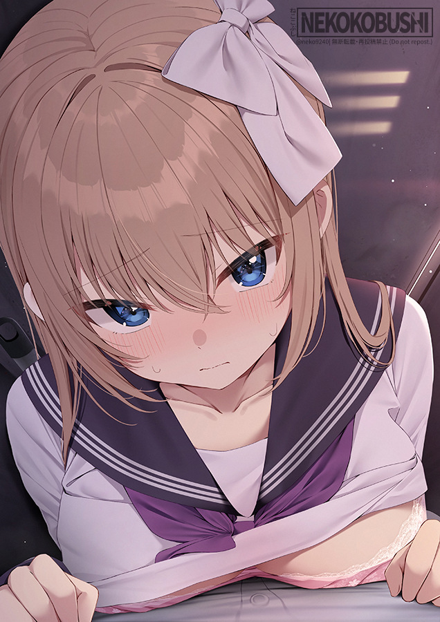 This is a pixiv picture whose title is 「誰かこっちに来てる…！動いちゃだめ…っ」.