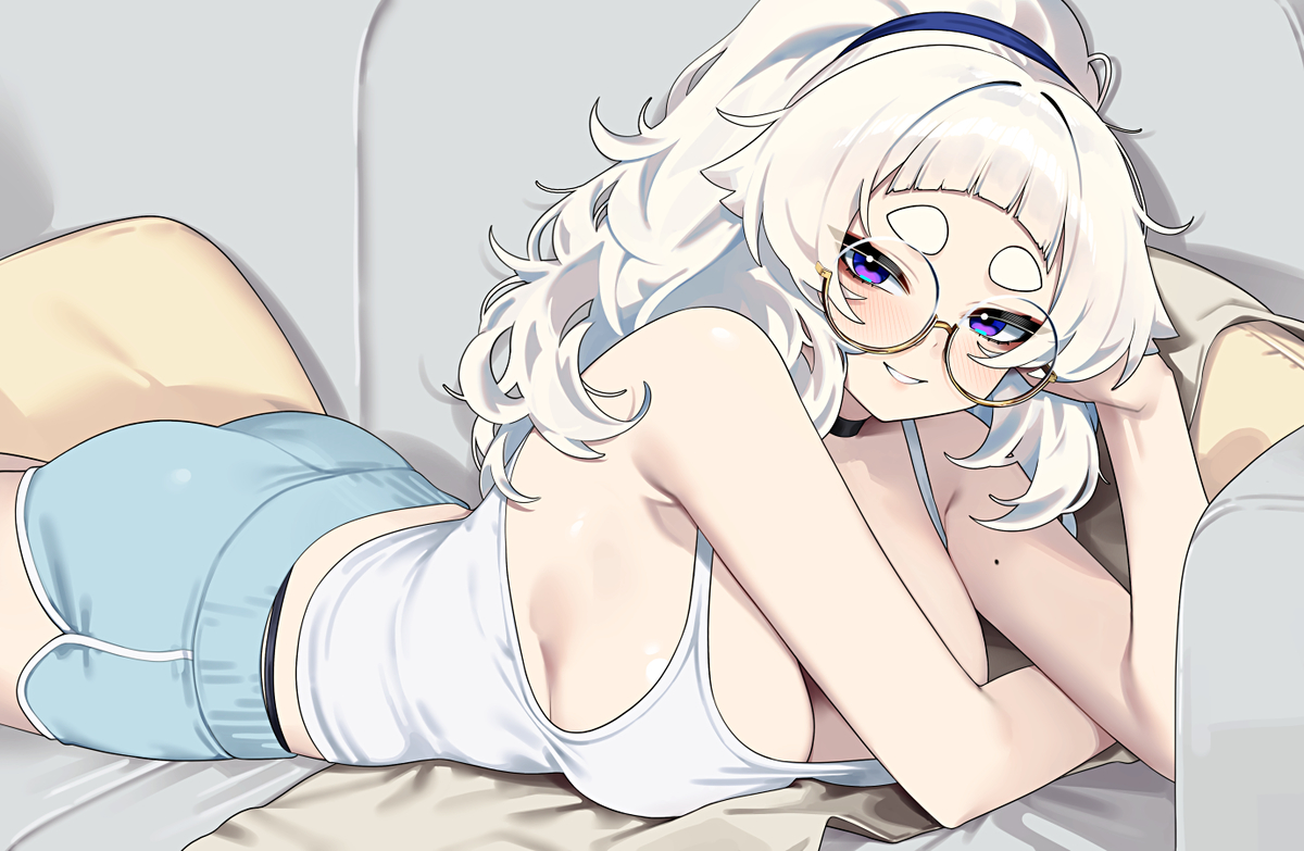 This is a pixiv picture whose title is 🛋️.