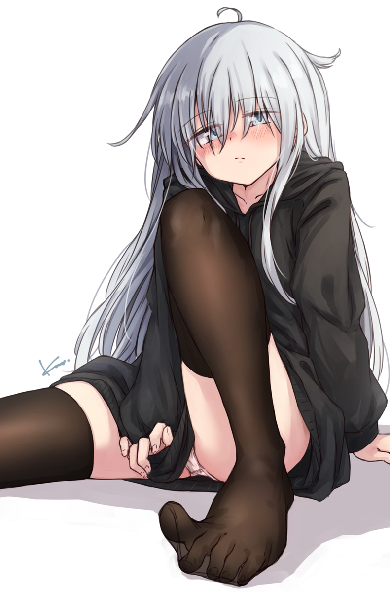 This is a pixiv picture whose title is 黒パーカー響.