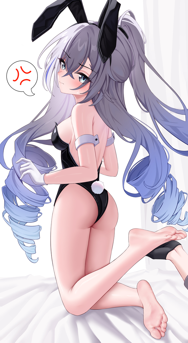 This is a pixiv picture whose title is 银狼lv999.