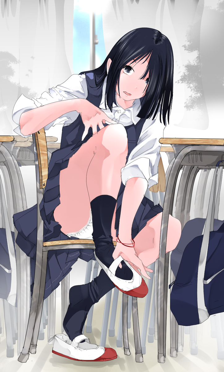 This is a pixiv picture whose title is 上履き買取り〼.