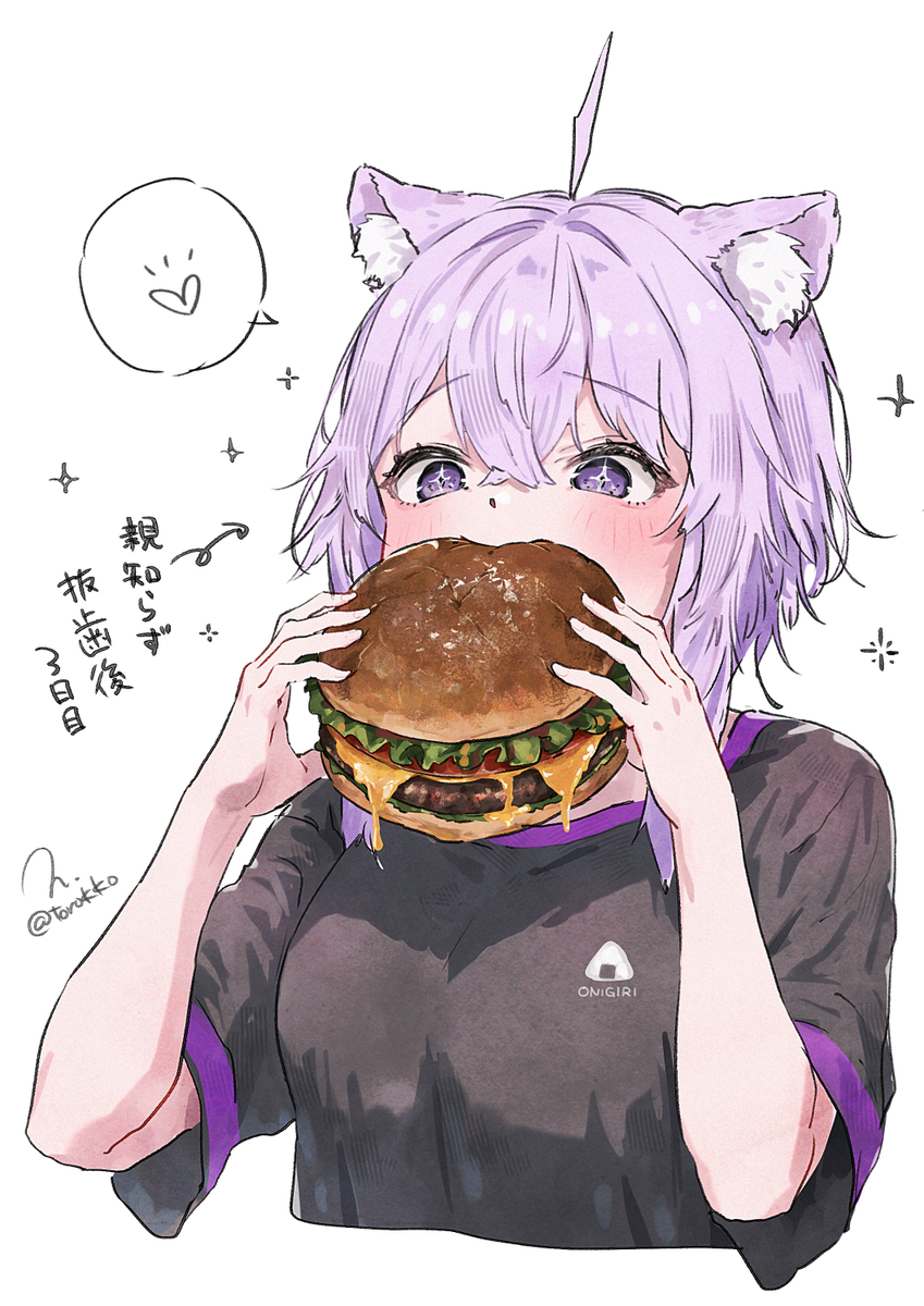 This is a pixiv picture whose title is 抜歯直後にデカいバーガーを頬張るおかゆん.