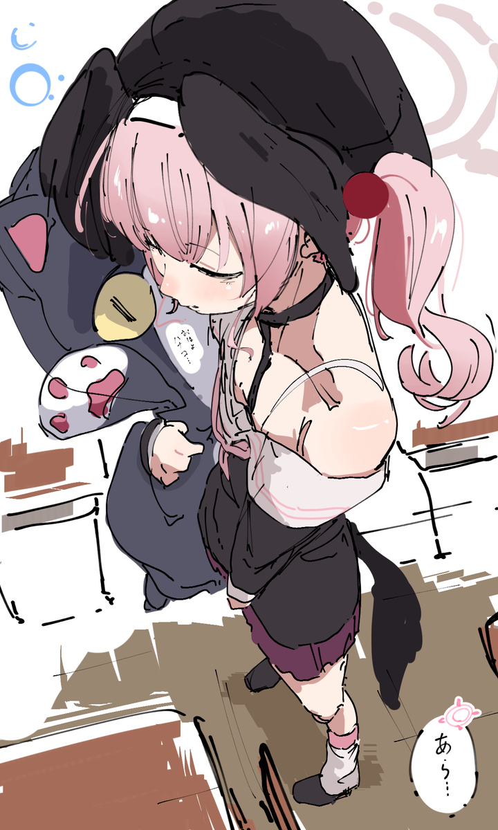 This is a pixiv picture whose title is 寝ぼけてウェーブキャットを連れてくるコハルちゃん.