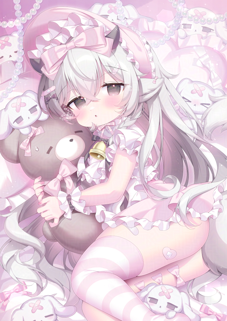 This is a pixiv picture whose title is 一緒に寝よう？.꒰ঌ 𐔌՞  ̣  ̝  ̣՞𐦯໒꒱.+.