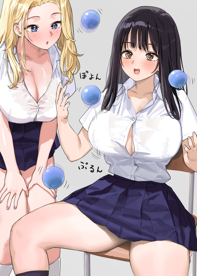 This is a pixiv picture whose title is おっぱいや太ももでジャグリングが出来る子と出来ない子（２枚）.