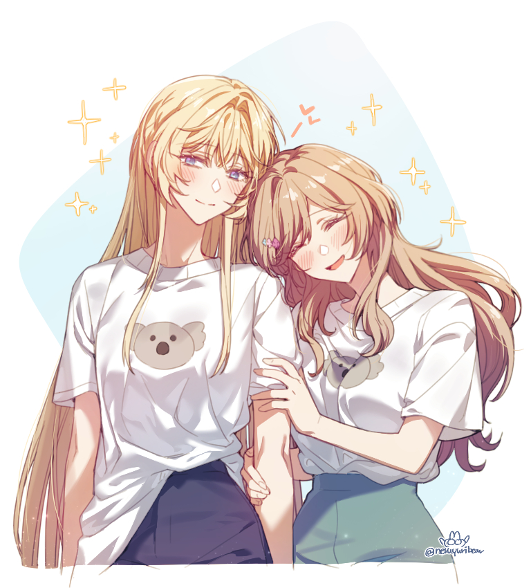 This is a pixiv picture whose title is 恋人のコアラTシャツ.