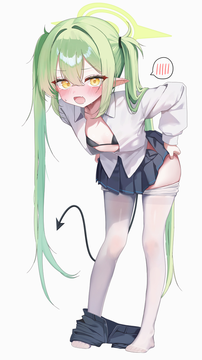 This is a pixiv picture whose title is え、なになに？「スカート履いてほしい」ってー？.