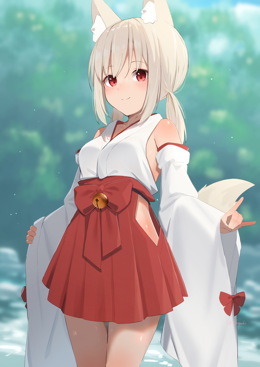 This is a pixiv picture whose title is 巫女きつねちゃん.