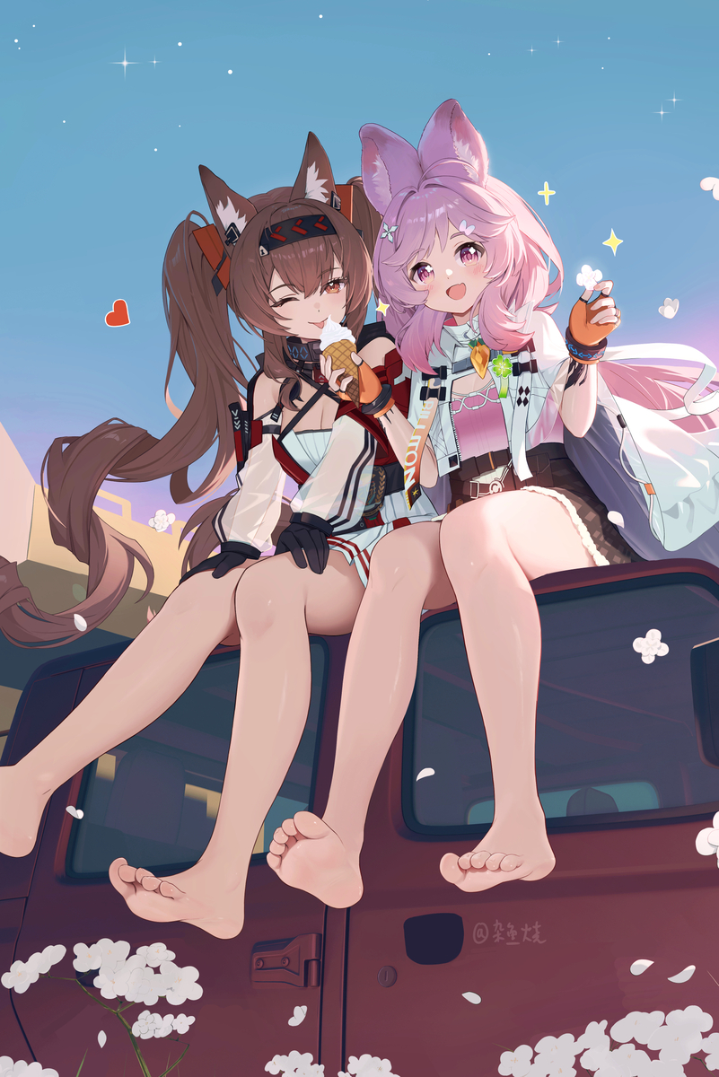 This is a pixiv picture whose title is 🦊🐰🦶😋.