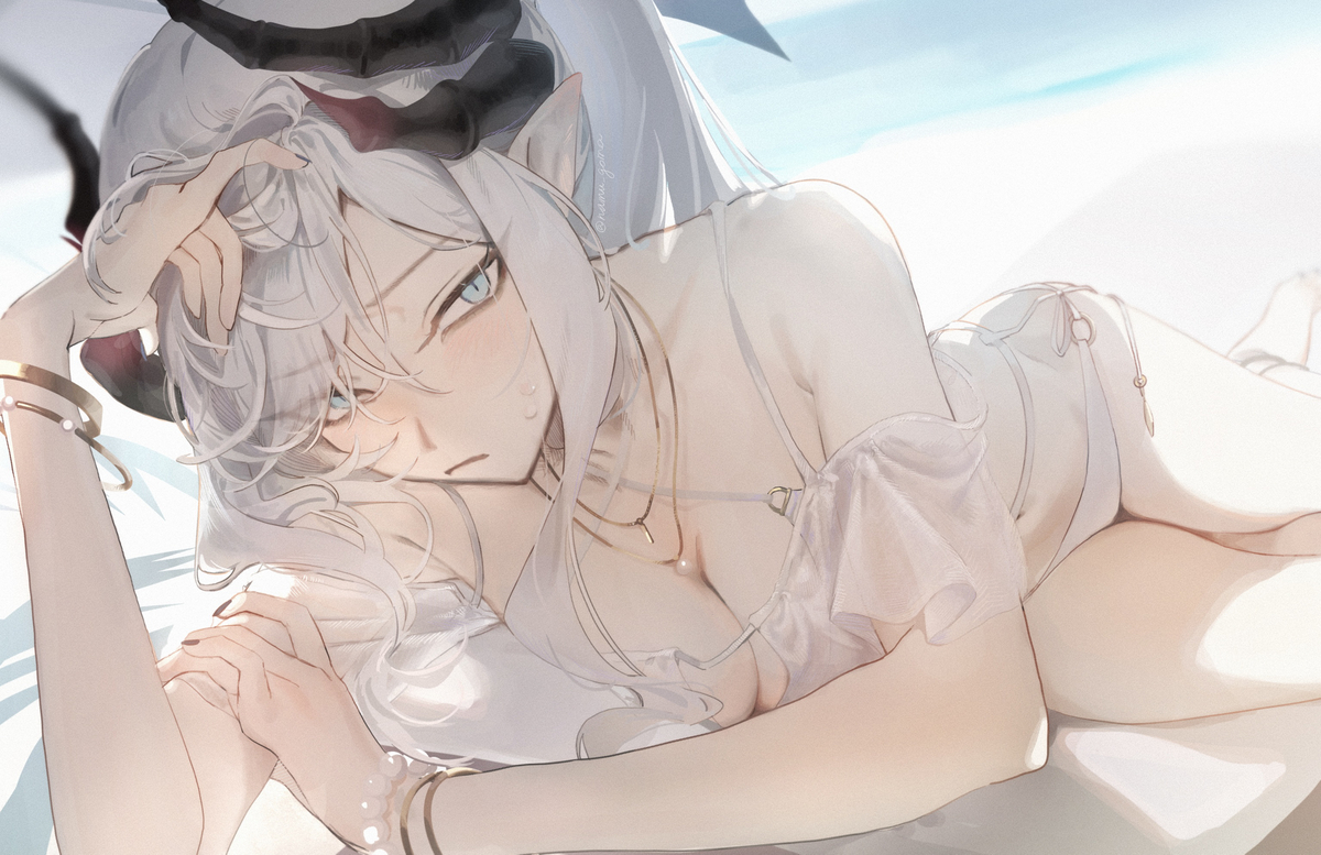 This is a pixiv picture whose title is 水着マコト.