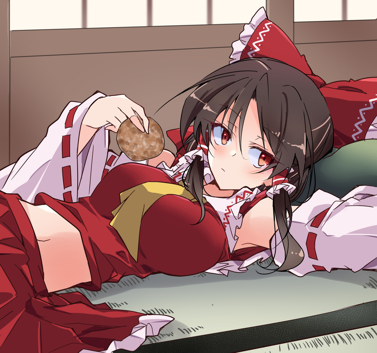 This is a pixiv picture whose title is 🍘休憩霊夢.