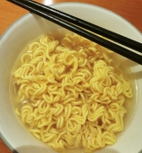 亦
